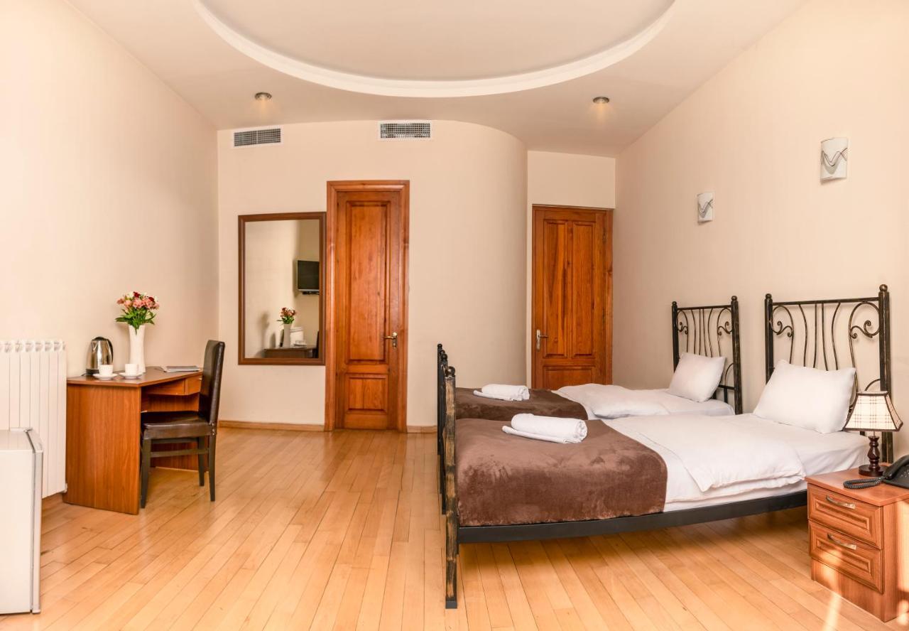 Hotel Vaki Tbilisi Ngoại thất bức ảnh